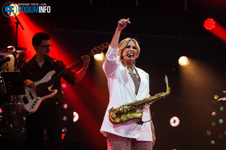 Candy Dulfer op Ladies of Soul - 03/04 - Ziggo Dome foto