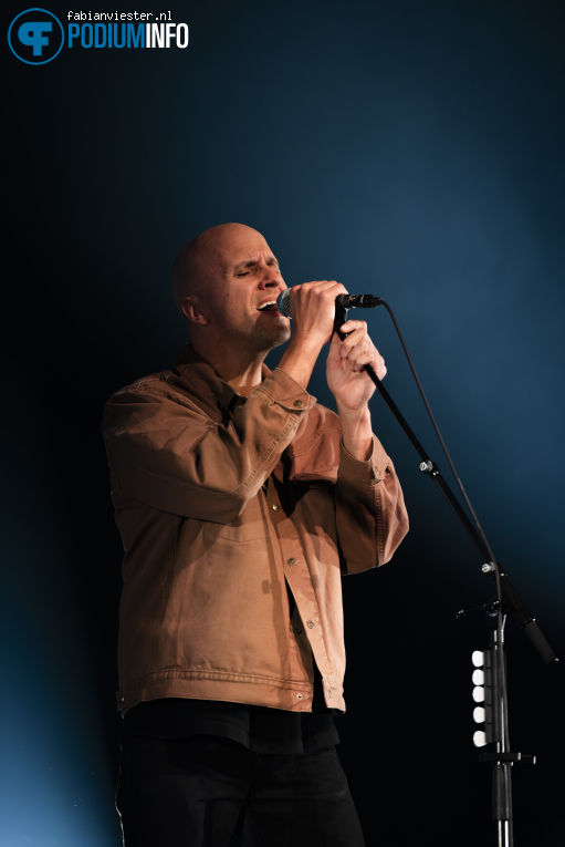 Milow op Milow - Boy Made Out Of Stars - 09/04 - Parkstad Limburg Theaters foto