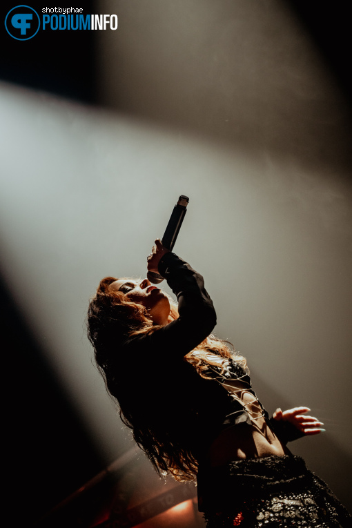 Yael Daila op Leigh-Anne - 15/04 - Melkweg foto