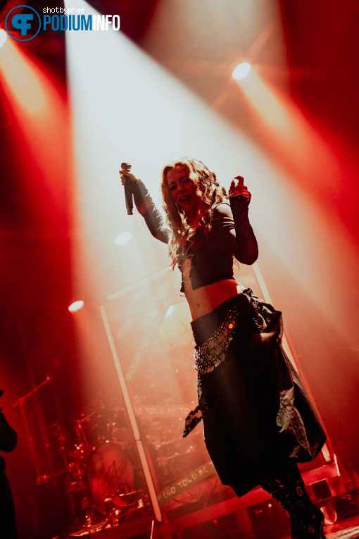 Yael Daila op Leigh-Anne - 15/04 - Melkweg foto
