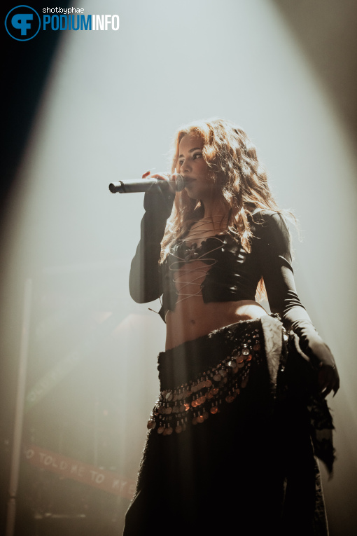 Yael Daila op Leigh-Anne - 15/04 - Melkweg foto