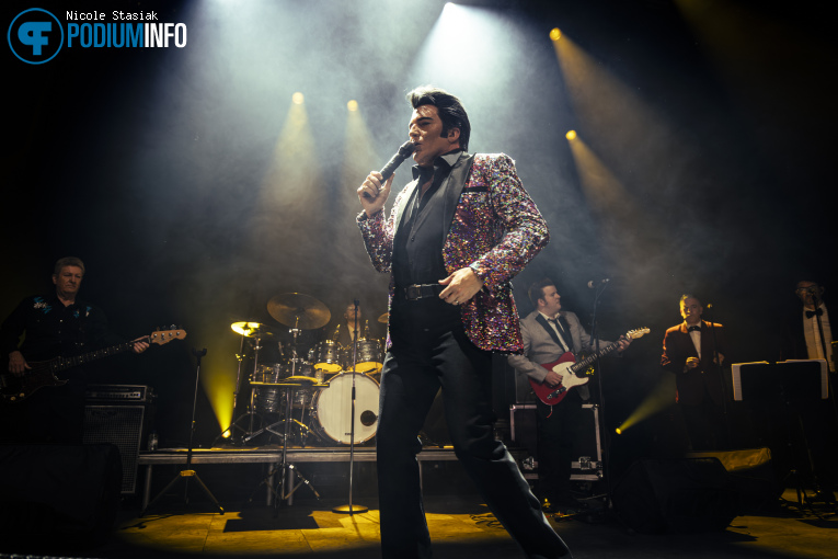 Dwight Icenhower op The Elvis Concert 2026 - Special 70th Anniversary Concert - 17/04 - Effenaar foto