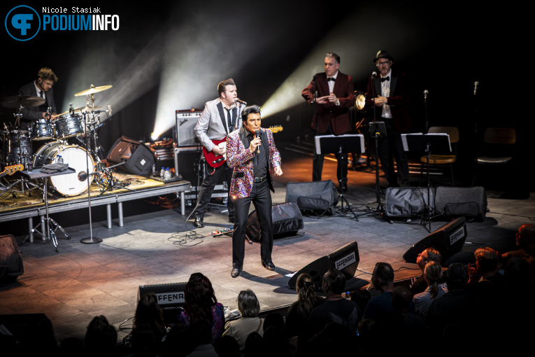 Dwight Icenhower op The Elvis Concert 2026 - Special 70th Anniversary Concert - 17/04 - Effenaar foto