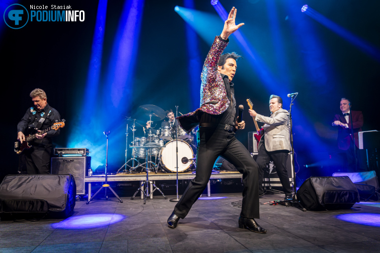 Dwight Icenhower op The Elvis Concert 2026 - Special 70th Anniversary Concert - 17/04 - Effenaar foto