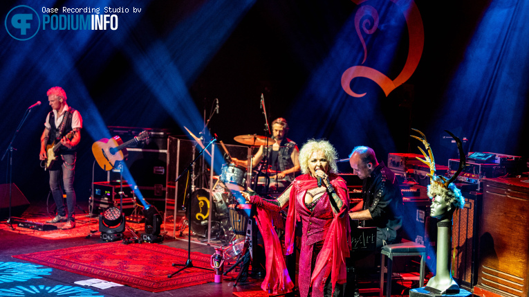 Dilana Smith op Dilana Smith - Legendary Men of Rock - 18/04 - Hoftheater foto