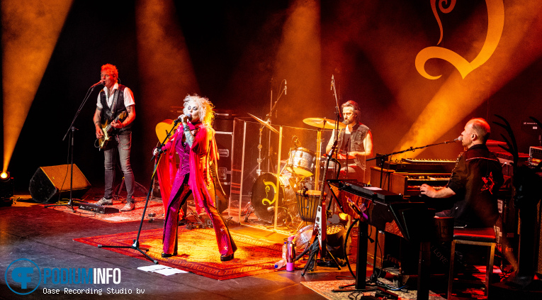Dilana Smith op Dilana Smith - Legendary Men of Rock - 18/04 - Hoftheater foto