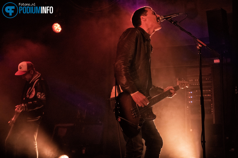 The Cribs op The Cribs - 17/04 - Tolhuistuin foto