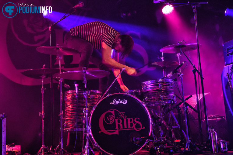 The Cribs op The Cribs - 17/04 - Tolhuistuin foto