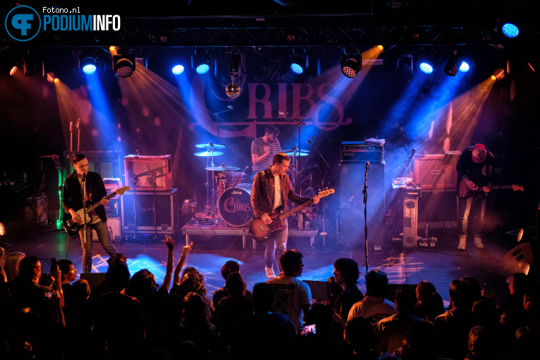 The Cribs op The Cribs - 17/04 - Tolhuistuin foto