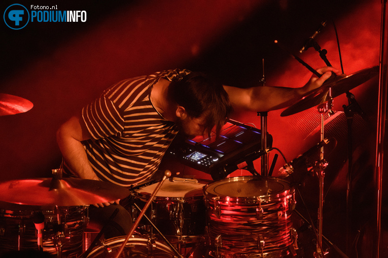 The Cribs op The Cribs - 17/04 - Tolhuistuin foto