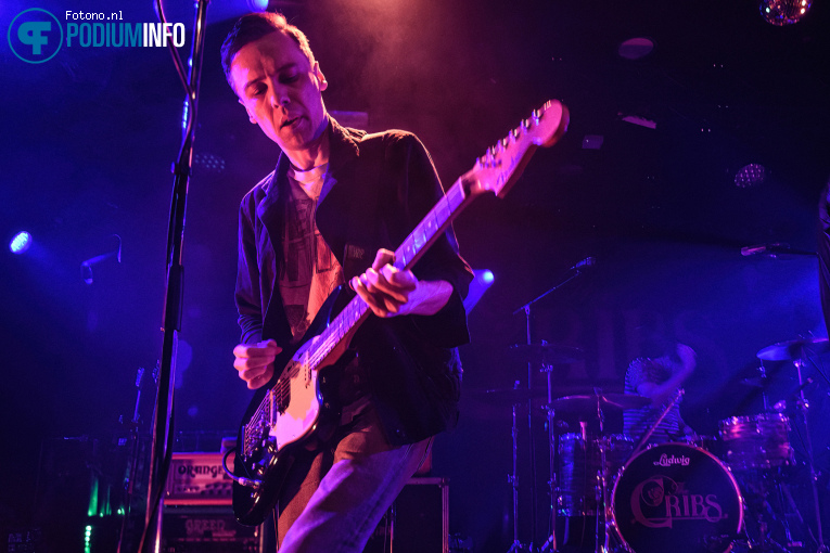 The Cribs op The Cribs - 17/04 - Tolhuistuin foto