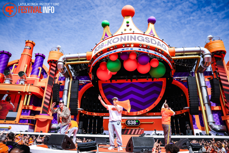 Effe Serieus op 538 Koningsdag 2026 foto