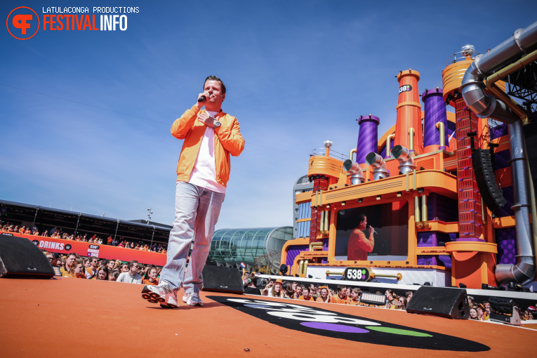 Sven Versteeg op 538 Koningsdag 2026 foto