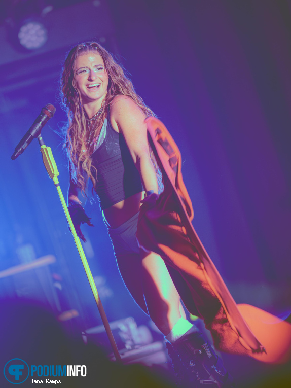 Natalie Jane op Natalie Jane - The World I Didn't Want World Tour - 30/04 - 013 foto