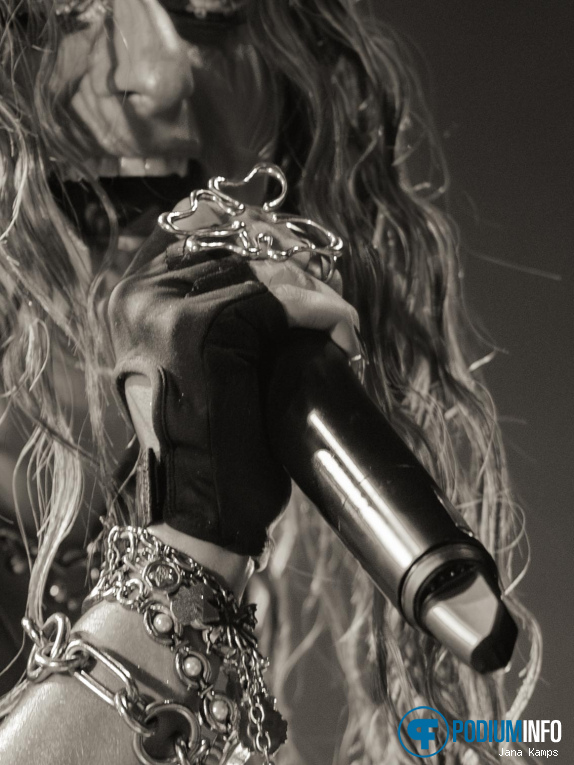 Natalie Jane op Natalie Jane - The World I Didn't Want World Tour - 30/04 - 013 foto