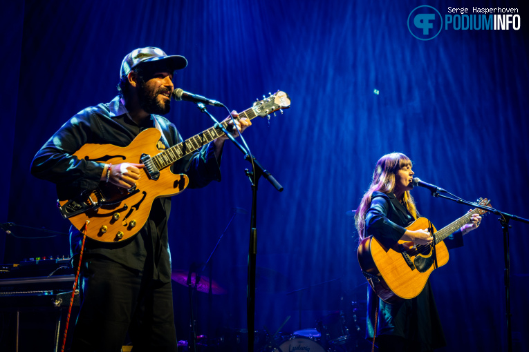 Courtney Marie Andrews op Glen Hansard - 02/05 - TivoliVredenburg foto