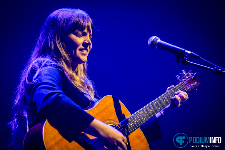 Courtney Marie Andrews op Glen Hansard - 02/05 - TivoliVredenburg foto
