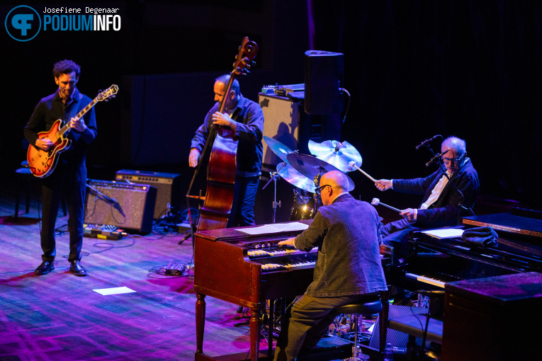 Julian Lage Quartet op Julian Lage Quartet - 09/05 - TivoliVredenburg foto