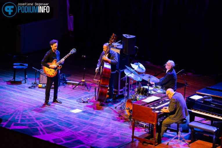 Julian Lage Quartet op Julian Lage Quartet - 09/05 - TivoliVredenburg foto