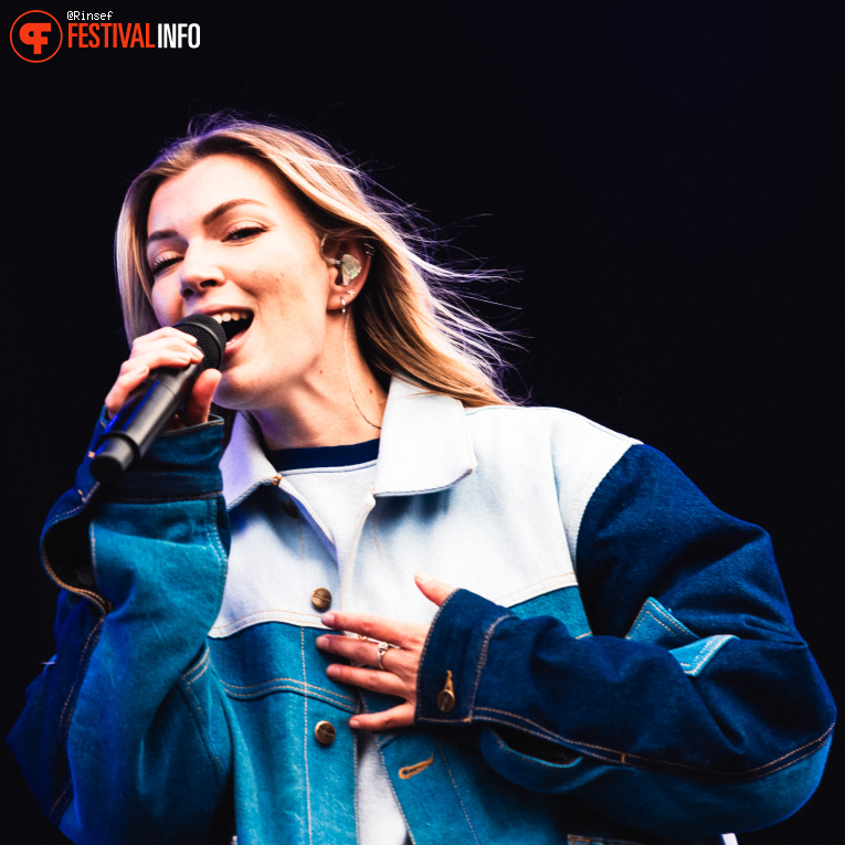 Hannah Mae op Bevrijdingsfestival Overijssel 2026 foto