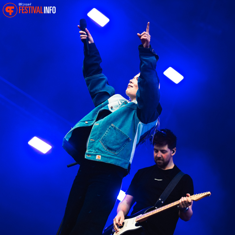 Hannah Mae op Bevrijdingsfestival Overijssel 2026 foto