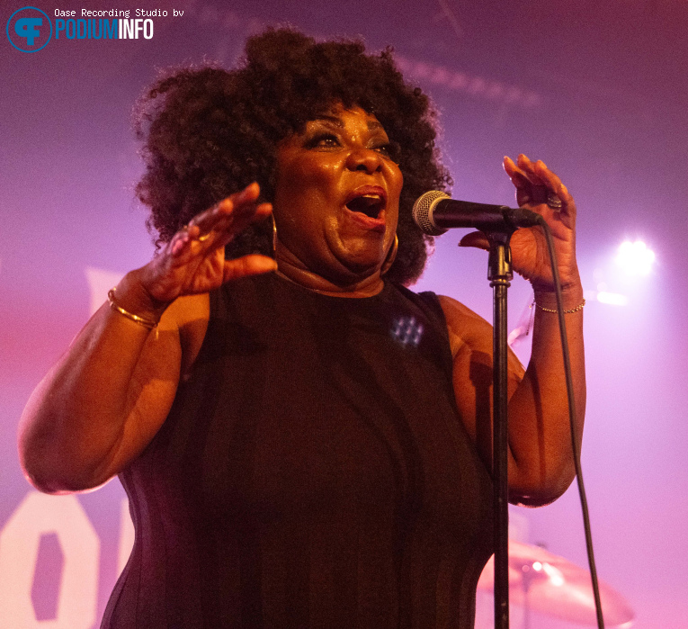 Michelle David & The True-tones op Michelle David & The True-tones - 08/05 - Burgerweeshuis foto