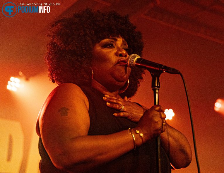 Michelle David & The True-tones op Michelle David & The True-tones - 08/05 - Burgerweeshuis foto