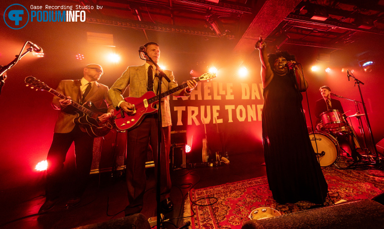 Michelle David & The True-tones op Michelle David & The True-tones - 08/05 - Burgerweeshuis foto