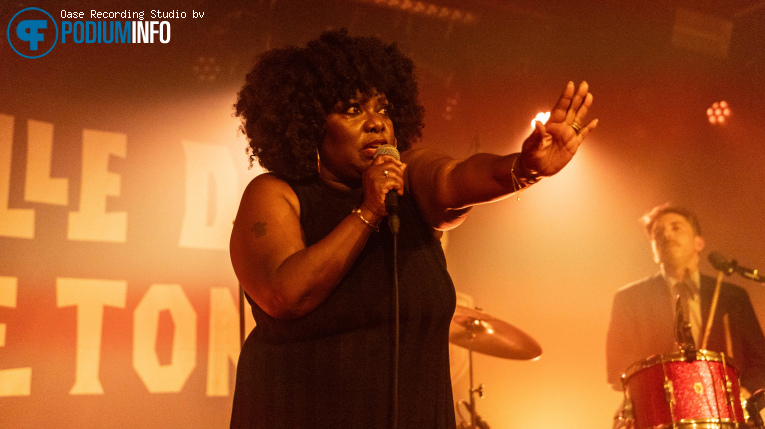 Michelle David & The True-tones op Michelle David & The True-tones - 08/05 - Burgerweeshuis foto