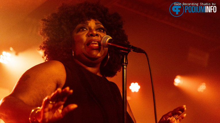 Michelle David & The True-tones op Michelle David & The True-tones - 08/05 - Burgerweeshuis foto