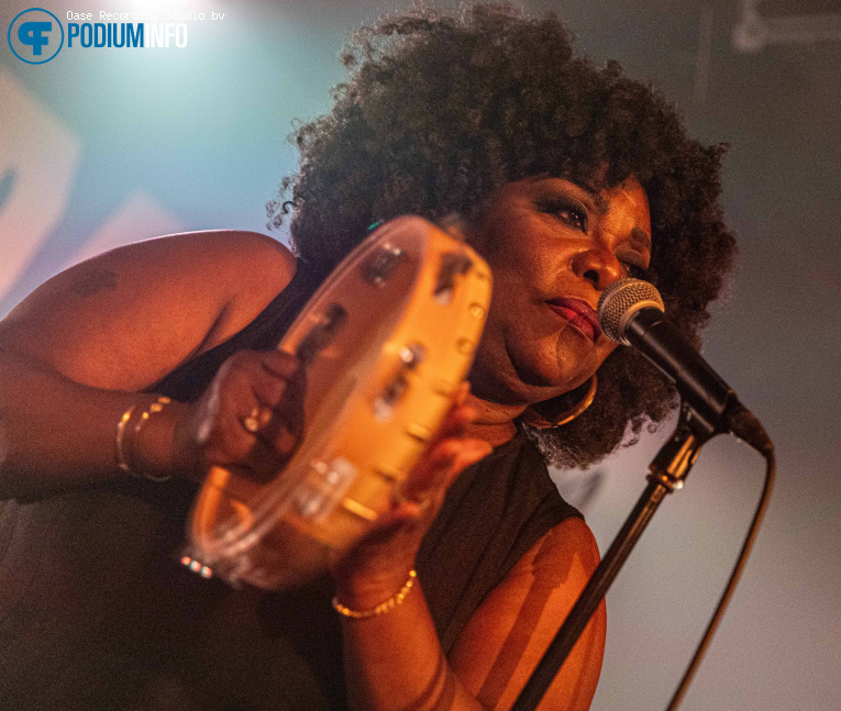 Michelle David & The True-tones op Michelle David & The True-tones - 08/05 - Burgerweeshuis foto