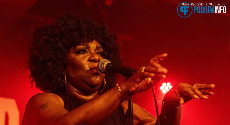 Michelle David & The True-tones op Michelle David & The True-tones - 08/05 - Burgerweeshuis foto
