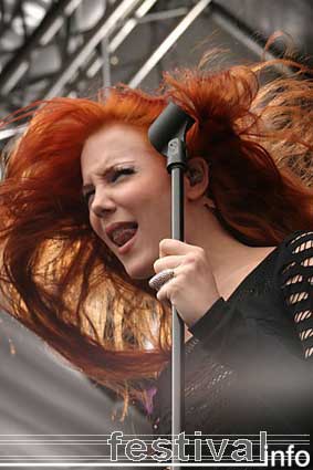 Epica op Bevrijdingsfestival Limburg foto