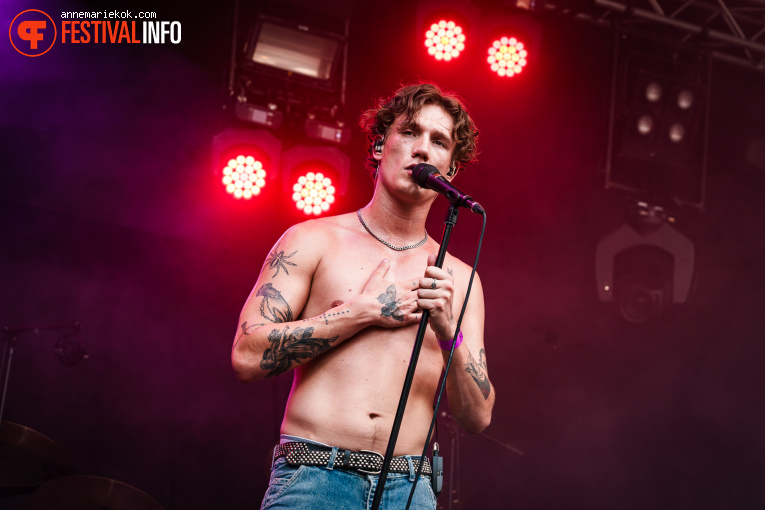 Micha (NL) op Dauwpop 2026 - Vrijdag foto
