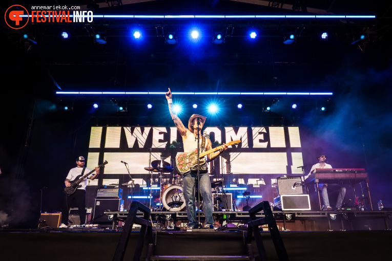 Douwe Bob op Dauwpop 2026 - Vrijdag foto
