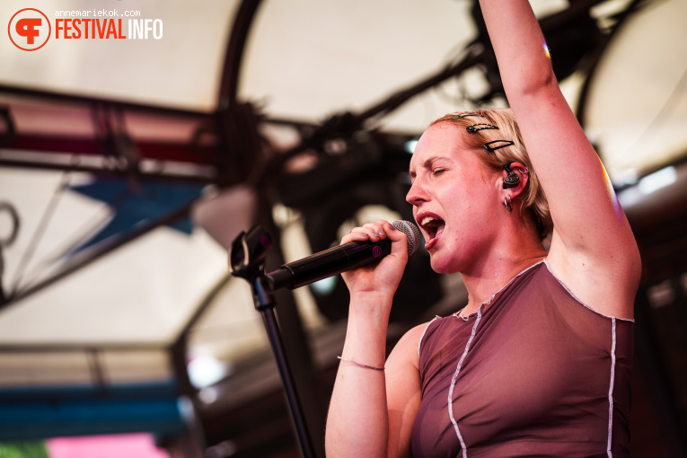 Kaat van Stralen op Dauwpop 2026 - Zaterdag foto
