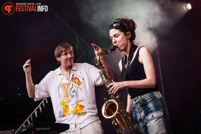 Fat Dog op Dauwpop 2026 - Zaterdag foto