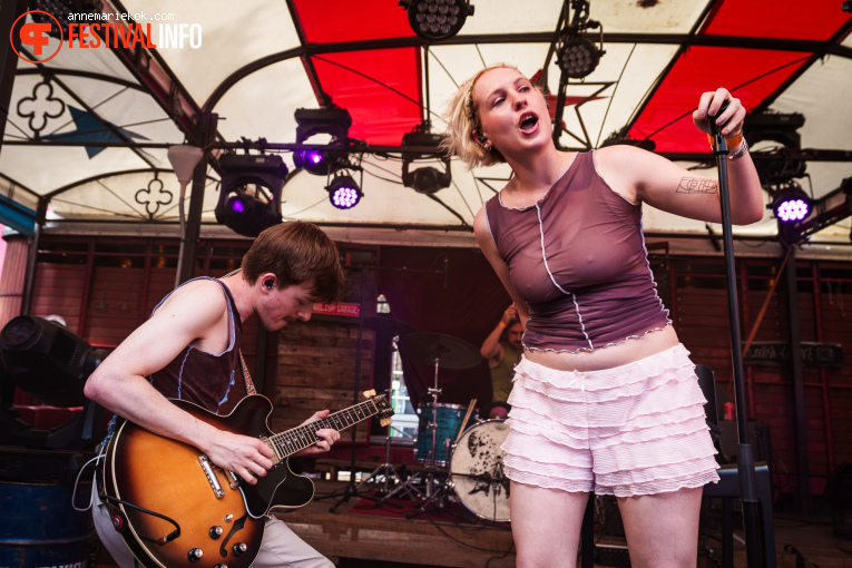 Kaat van Stralen op Dauwpop 2026 - Zaterdag foto