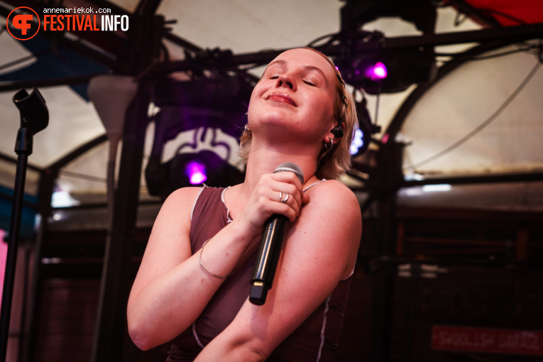 Kaat van Stralen op Dauwpop 2026 - Zaterdag foto