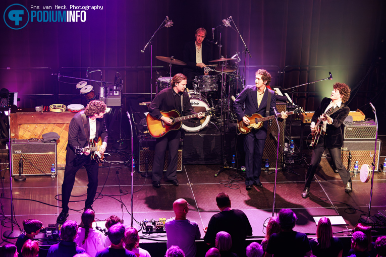 The Young Analogues op The Young Analogues - 05/06 - TivoliVredenburg foto