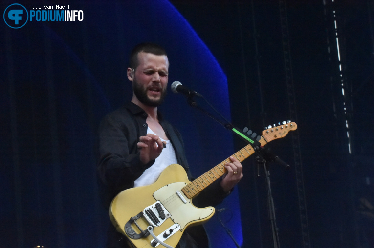 White Lies op Snow Patrol - 12/06 - Stadspark Groningen foto