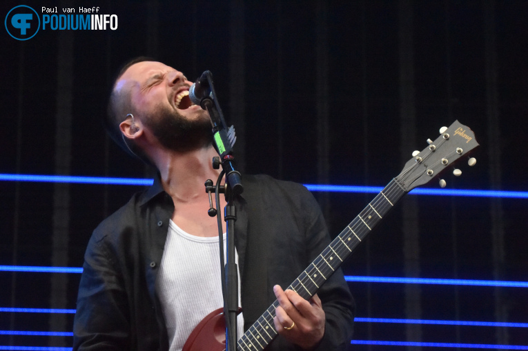 White Lies op Snow Patrol - 12/06 - Stadspark Groningen foto