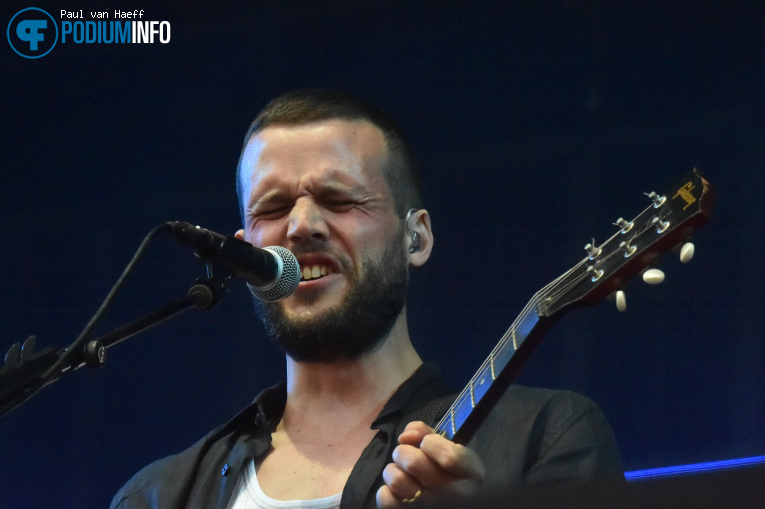 White Lies op Snow Patrol - 12/06 - Stadspark Groningen foto
