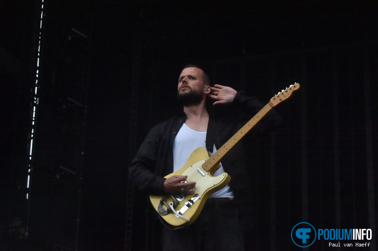 White Lies op Snow Patrol - 12/06 - Stadspark Groningen foto