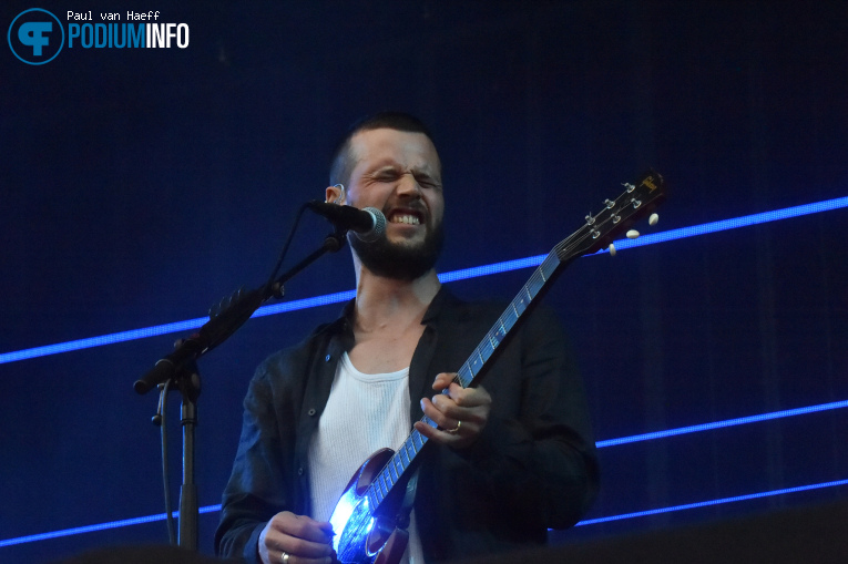 White Lies op Snow Patrol - 12/06 - Stadspark Groningen foto