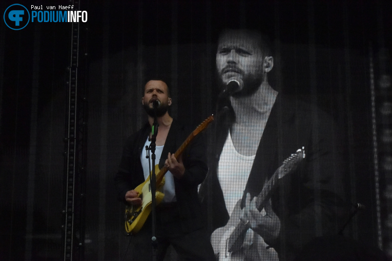 White Lies op Snow Patrol - 12/06 - Stadspark Groningen foto