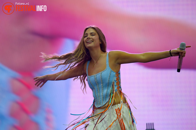 Roxy Dekker op Pinkpop 2026 - vrijdag foto