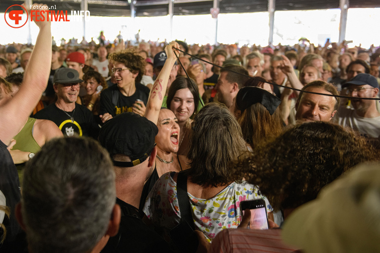Jehnny Beth op Pinkpop 2026 - zaterdag foto
