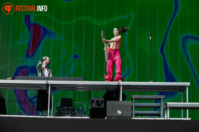 Sofi Tukker op Pinkpop 2026 - zaterdag foto