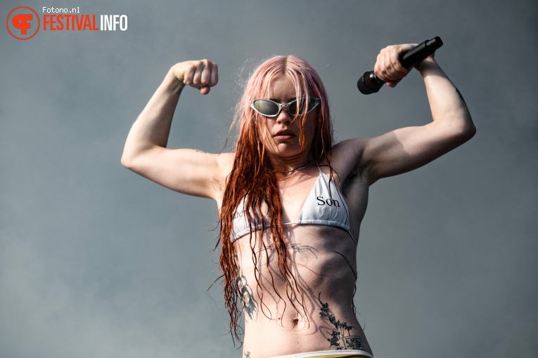 Wet Leg op Pinkpop 2026 - zondag foto